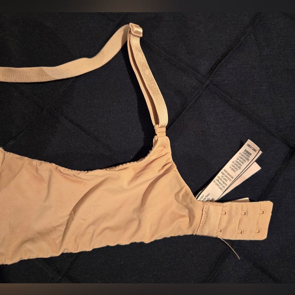 **SOLD 👙**Victoria's Secret Nude Bra - Picture 4 of 10